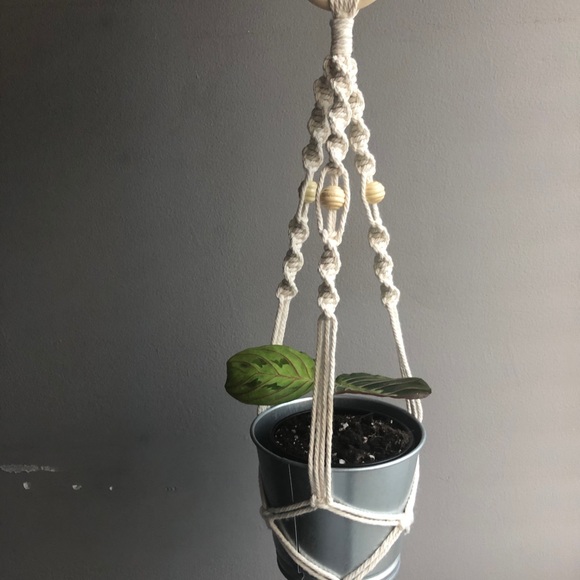 Macrame plant hanger - Picture 2 of 3